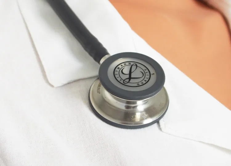 Стетоскоп Littmann Classic III двусторонняя головка с высокой акустической чувствительностью и серой трубкой 69см, 5621