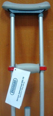 Костыль подмышечный Bronigen для взрослых универсального размера при росте 140-200см, BMC-110