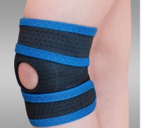 Бандаж на коленный сустав Крейт Е-514 умеренной фиксации из перфорированной резины с двумя застежками, синий с черным