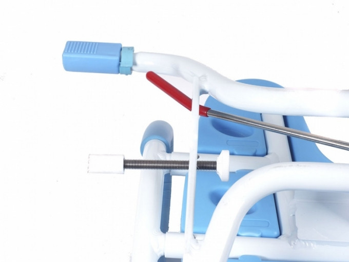 Сиденье для ванны Ortonica Lux 450 с поворотным механизмом, отверстиями для стекания воды и регулировкой по ширине ванны