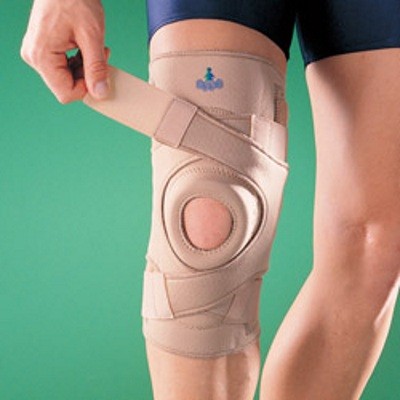 Ортез коленный OPPO Medical с боковыми шинами и кольцом для правильного положения коленной чашечки, 1033