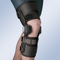 Ортез коленный Orliman шарнирный обеспечивает жесткую фиксацию и контроль сгибания, высота 40см, 94231