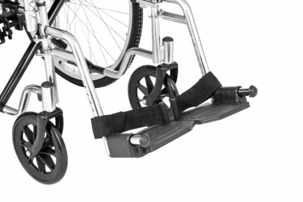 Кресло-коляска Ortonica Base 130 ch с хромированной рамой и задними быстросъемными колесами с кнопочной фиксацией