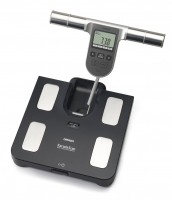 Весы жироанализатор Omron BF-508 разделяет уровень жира и индекс массы тела по 12 уровням, до 150кг