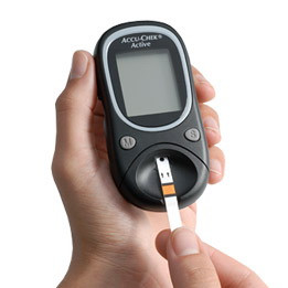 Глюкометр Акку Чек Актив (Accu-Chek Active) измеряет за 5 секунд, с большим дисплеем и память на 500 результатов