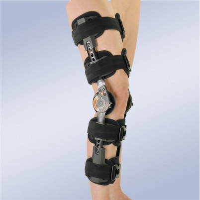 Ортез на коленный сустав Orliman осуществляет контроль угла сгибания и разгибания колена разъемный с шарнирами, 94250