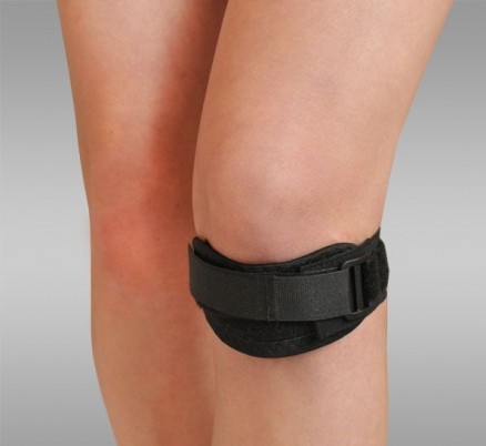 Бандаж для коленного сустава Крейт F-500 с анатомическим вырезом под коленную чашечку и дополнительной стяжкой, черный