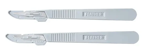 Скальпели стандартные одноразовые Feather (Фезер) из нержавеющей стали, с пластиковой ручкой, упаковка 20шт