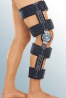 Ортез на колено Rom cool Medi полужесткий послеоперационный облегченный черного цвета