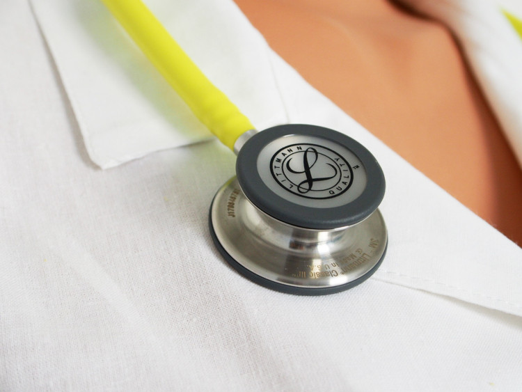 Стетоскоп Littmann Classic III с двусторонней головкой высокой чувствительности, трубка лимонно-лаймовая 69см, 5839
