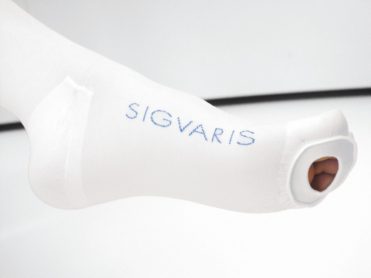 Чулки госпитальные Sigvaris Trombo 1-го класса компрессии, до колена с открытым мысом, белые, 400-G