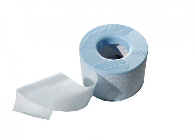 Пластырь 3М Kind Removal Silicone Tape фиксирующий для пациентов с чувствительной и нежной кожей размером 5смх5м, 2770-2