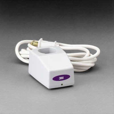 Зарядное устройство для клиппера Три М модели 9661 продлит время работы прибора шнур питания в комплекте белый, 9668
