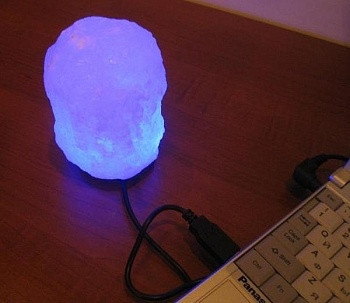 Солевая лампа Скала Mini USB с лампочкой LED и автоматической сменой цвета, укрепляет иммунитет, вес до 0,6кг, 216