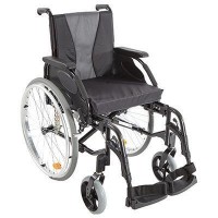 Кресло-коляска Invacare Action 3 NG с литыми задними колесами 