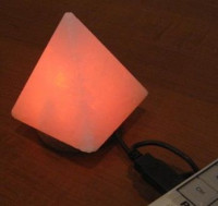 Солевая лампа Mini USB Пирамида с лампочкой LED и автоматической сменой цвета укрепит иммунитет, вес до 0.6кг, 215