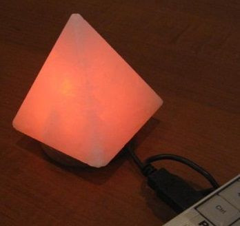 Солевая лампа Mini USB Пирамида с лампочкой LED и автоматической сменой цвета укрепит иммунитет, вес до 0.6кг, 215